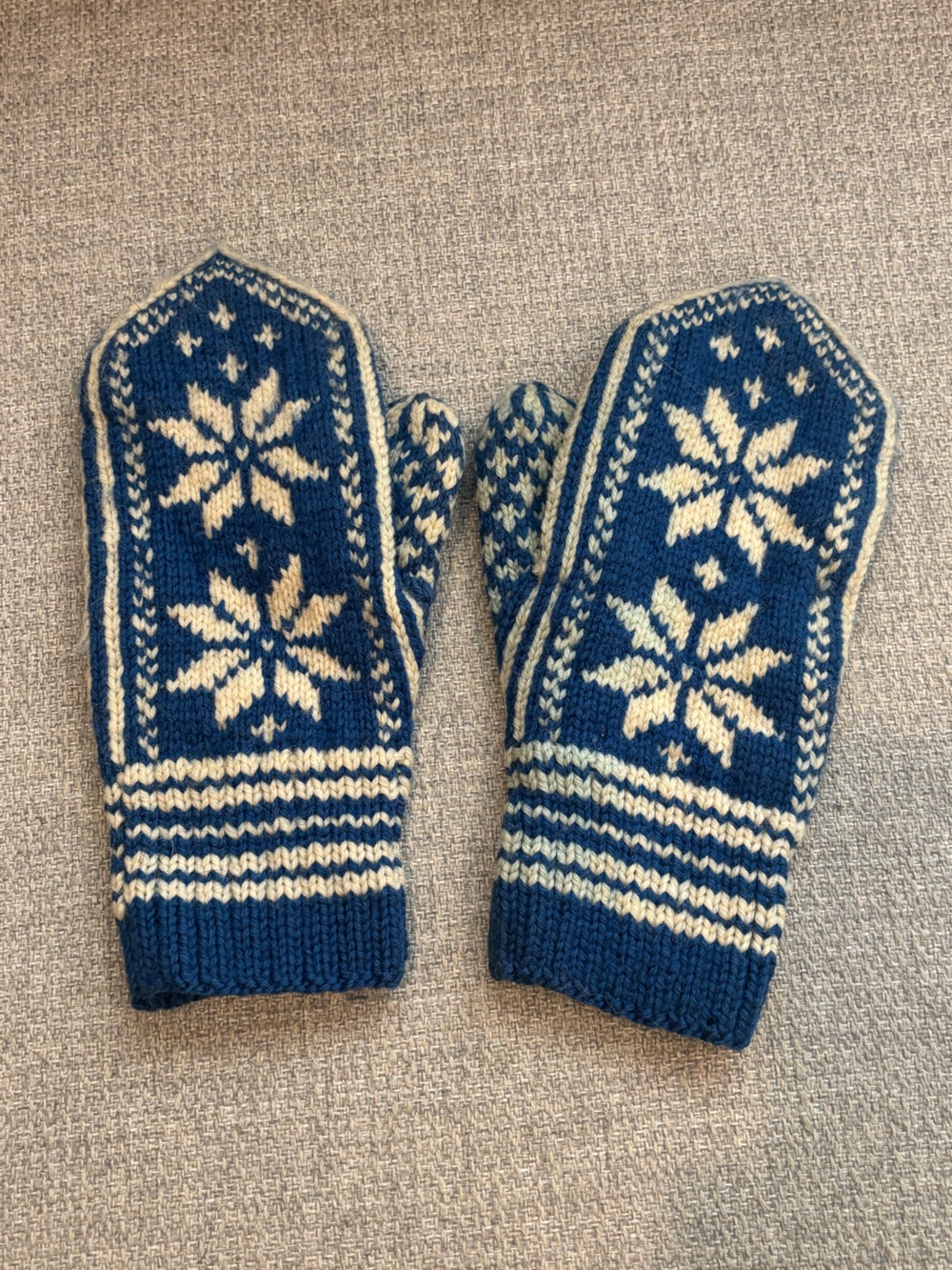 Beautiful hand-knitted wool mittens - Google used condition